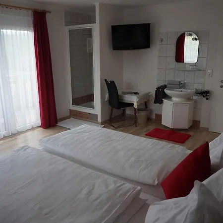 Fruhstuckspension Milli Homestay *